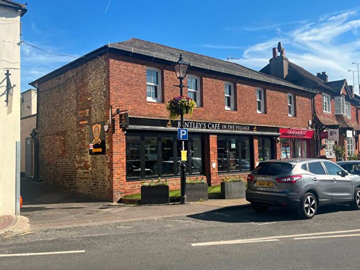 3 Bedroom Flat To Rent In The Square, Angmering, BN16