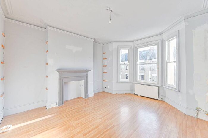 2 Bedroom Flat To Rent In Mowll Street, Oval, London, SW9