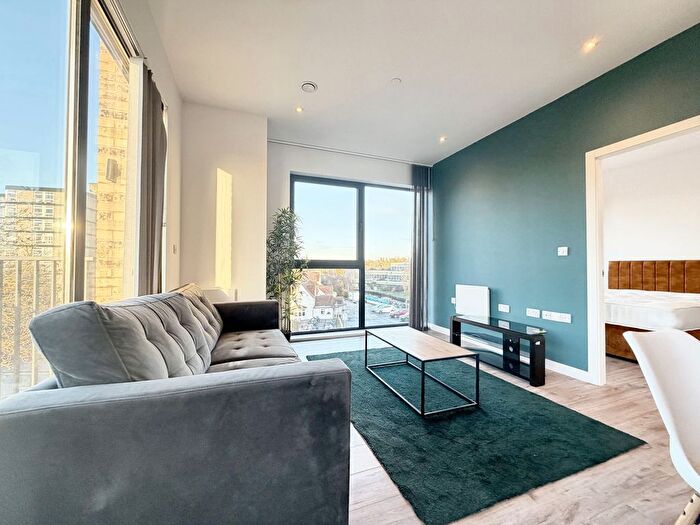 2 Bedroom Flat To Rent In Papermill House, Oxford Road, UB8