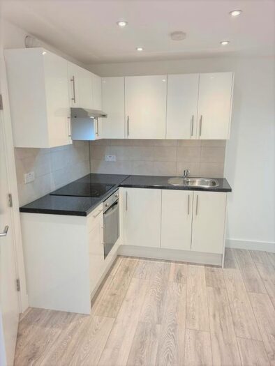 2 Bedroom Flat To Rent In Main Road, Chelmsford, Broomfield, CM1