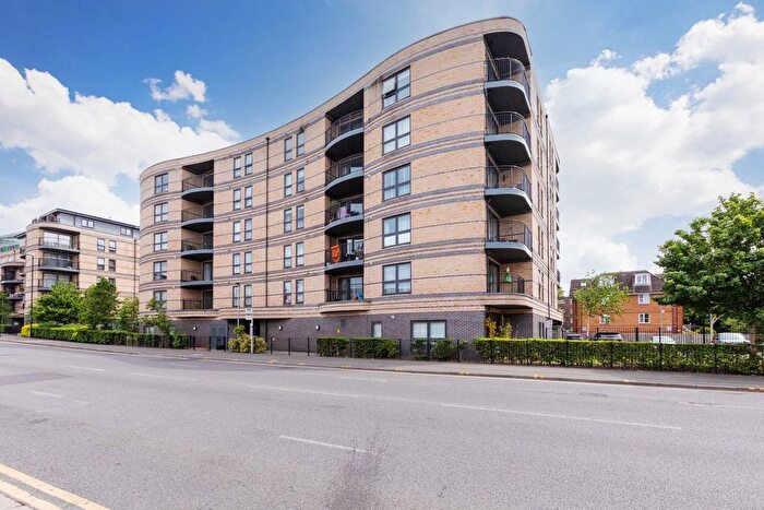 2 Bedroom Flat For Sale In Windsor Road, Slough, SL1