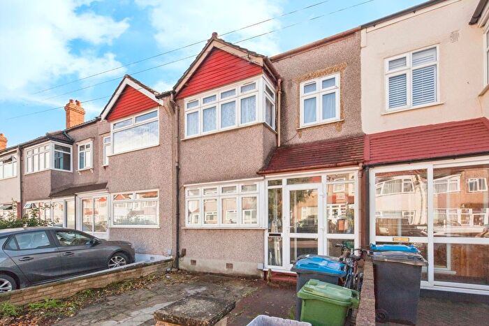 3 Bedroom Terraced House For Sale In Hassocks Road, London, SW16