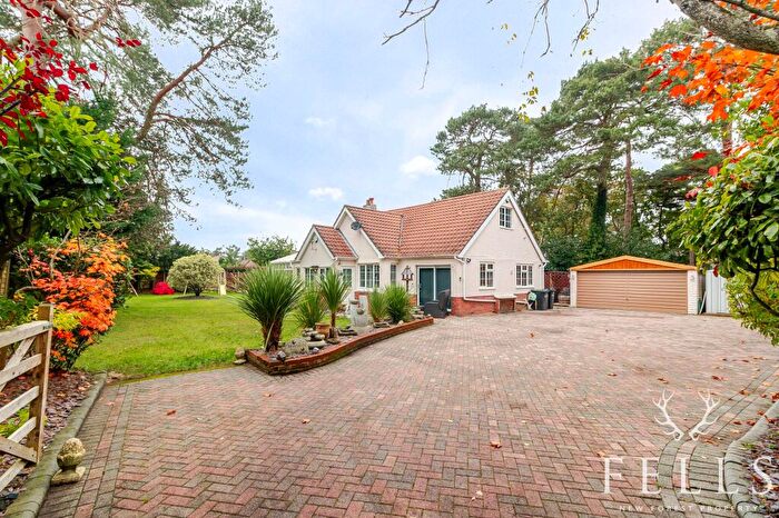 3 Bedroom Detached House For Sale In Garden Lane, St. Leonards, BH24