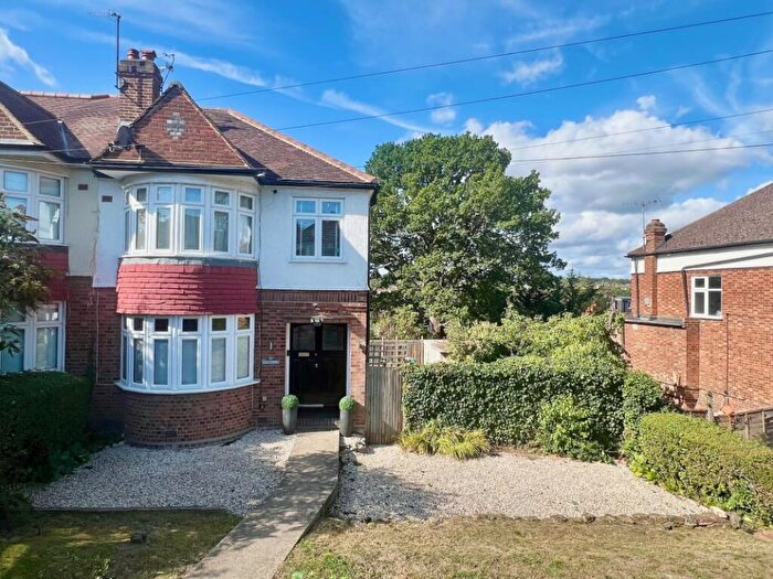 3 Bedroom Semi-Detached House For Sale In Brookside South, Barnet, London, EN4