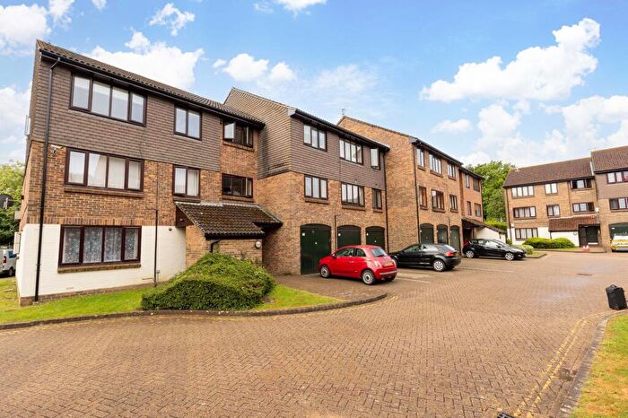 2 Bedroom Flat For Sale In Connaught Gardens, Crawley, RH10