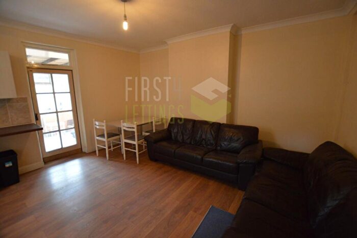 4 Bedroom Semi Detached House To Rent In Welford Road, Clarendon Park, LE2