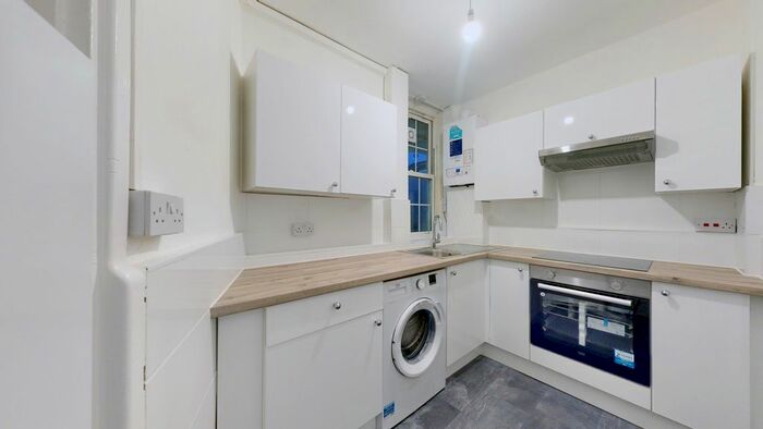 2 Bedroom Flat To Rent In Becklow Gardens, London, W12