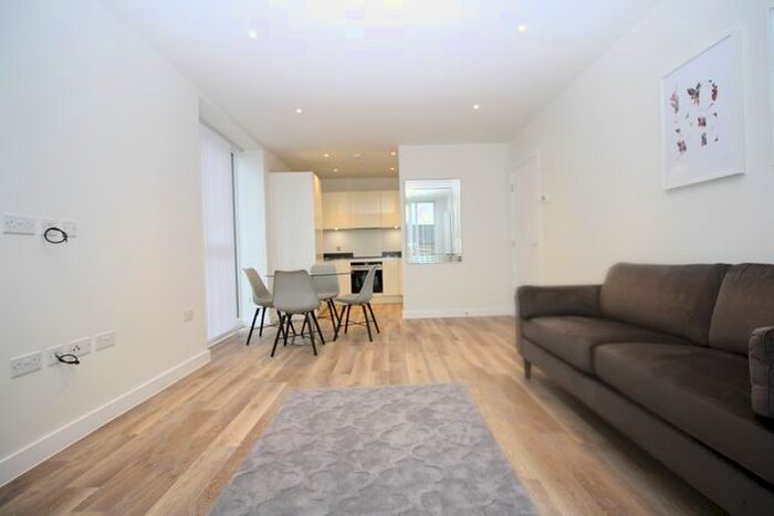 1 Bedroom Flat To Rent In Wesley House, Fairwood Place, Borehamwood, WD6