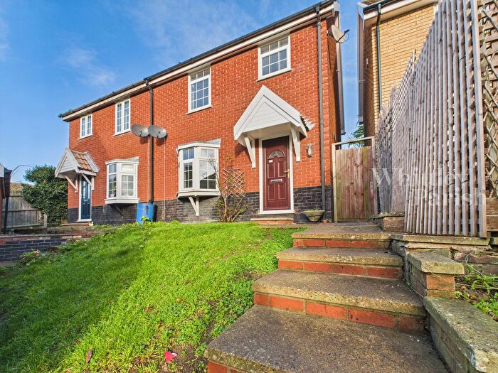 3 Bedroom Semi-Detached House To Rent In Queens Court, Long Stratton, NR15