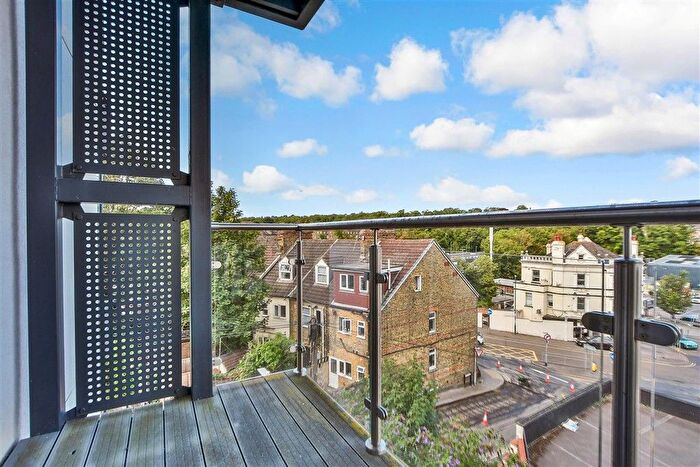 2 Bedroom Flat For Sale In Old Road, Chatham, Kent, ME4