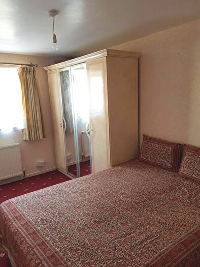 3 Bedroom Flat To Rent In Edgar Road, Hounslow, TW4