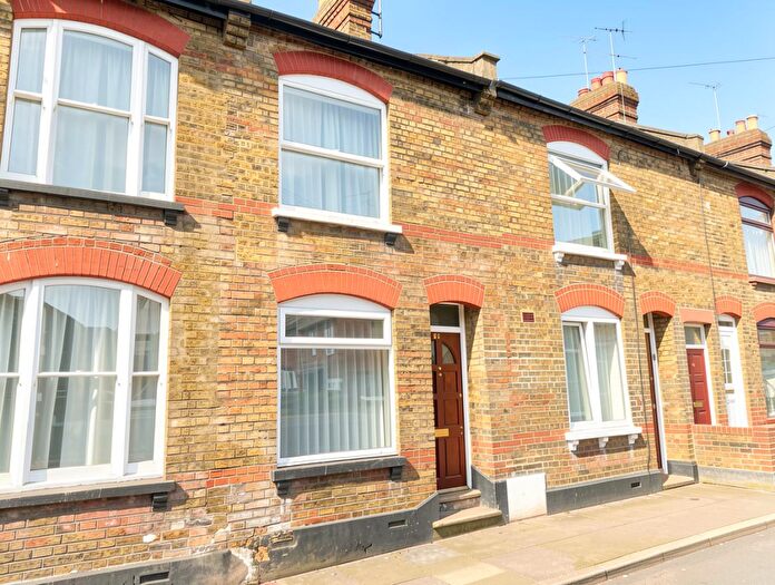 2 Bedroom Terraced House To Rent In Russell Street, Luton, LU1