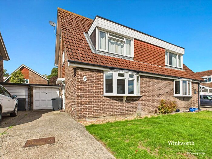 3 Bedroom Semi-Detached House To Rent In Narromine Drive, Calcot, Reading, Berkshire, RG31