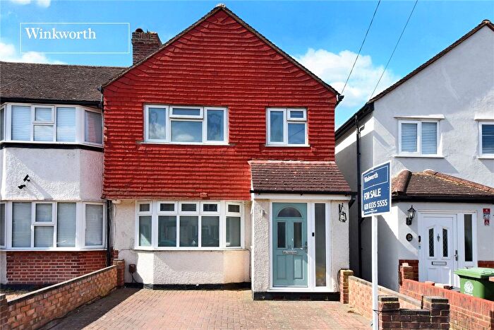 3 Bedroom End Terrace House For Sale In Buckland Way, Worcester Park, KT4