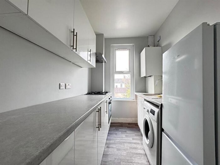 2 Bedroom Flat For Sale In Aberdour Road, Goodmayes, Ilford, IG3