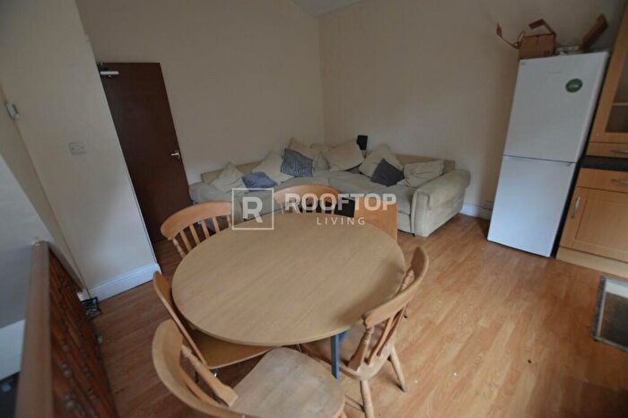 6 Bedroom House To Rent In Norwood Road, Leeds, LS6