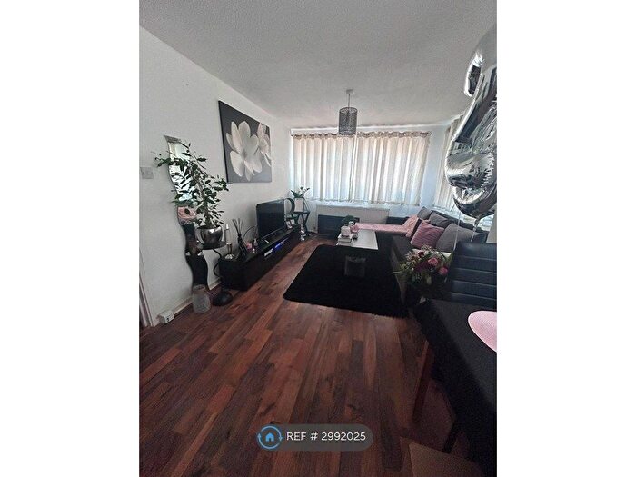 1 Bedroom Flat To Rent In Conniburrow, Milton Keynes, MK14