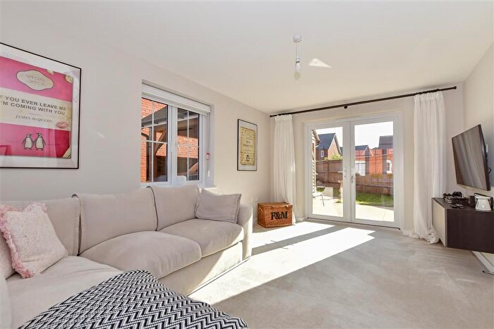 3 Bedroom Semi-Detached House For Sale In Williams Road, Allington, Maidstone, Kent, ME16