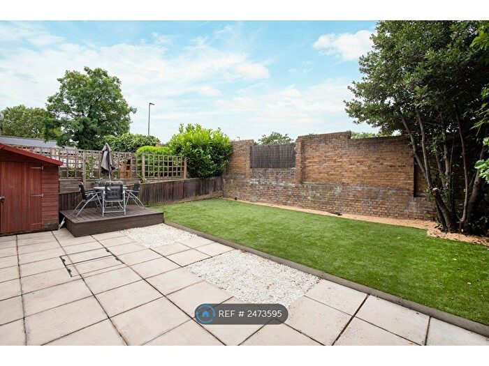 1 Bedroom Flat To Rent In Bartholomew Close, London, SW18