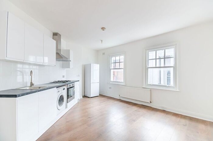 2 Bedroom Flat To Rent In Mitcham Road, Tooting, London, SW17