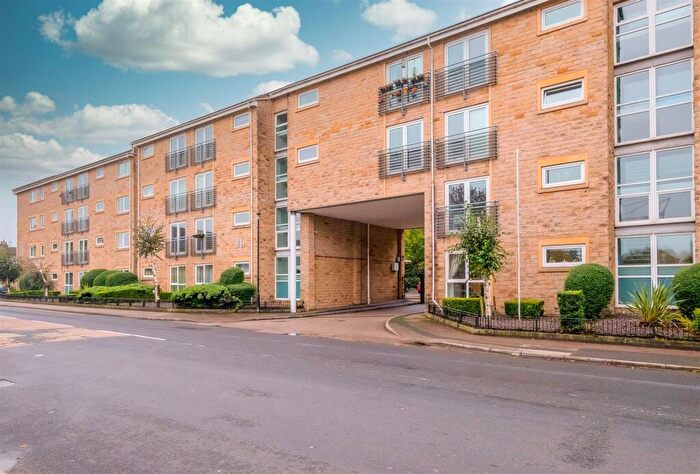 2 Bedroom Flat To Rent In Halifax Road, Huddersfield, HD3