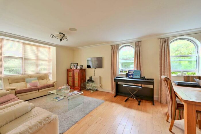 2 Bedroom Flat To Rent In Keble Place, Barnes, London, SW13