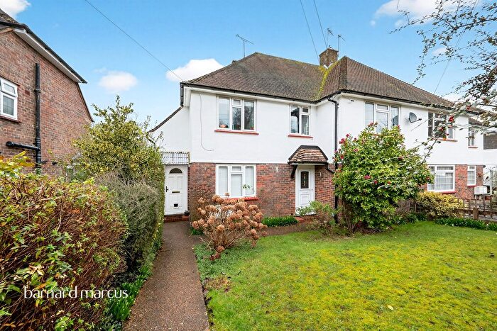 3 Bedroom Maisonette For Sale In Shawley Crescent, Epsom, KT18