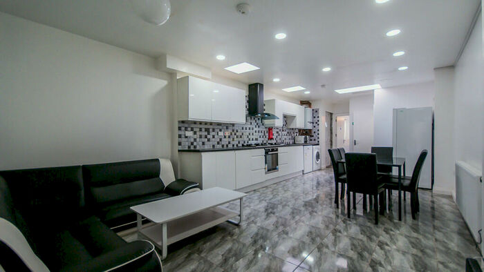 6 Bedroom Barn Conversion To Rent In Heeley Road, Birmingham, B29