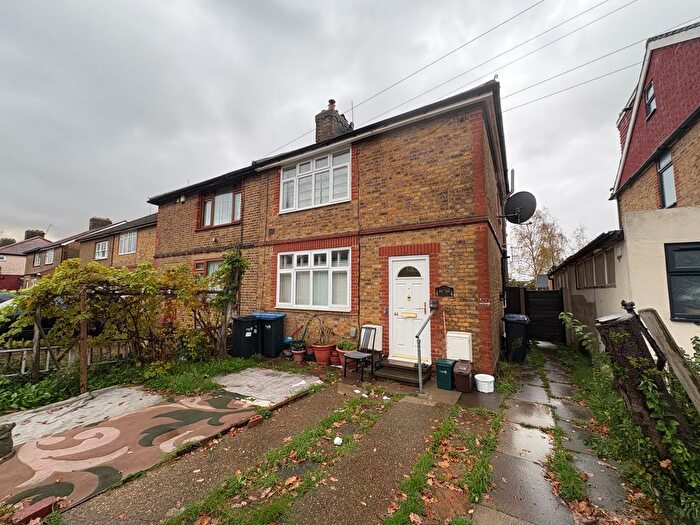 1 Bedroom Flat To Rent In Sweet Briar Grove, London, N9