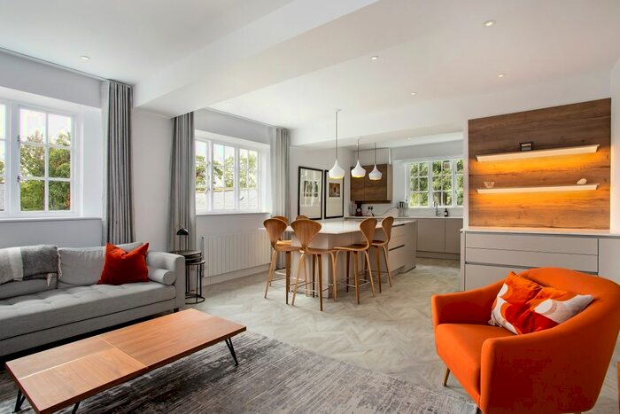 3 Bedroom Flat To Rent In Abbey Mill Lane, St.Albans, AL3