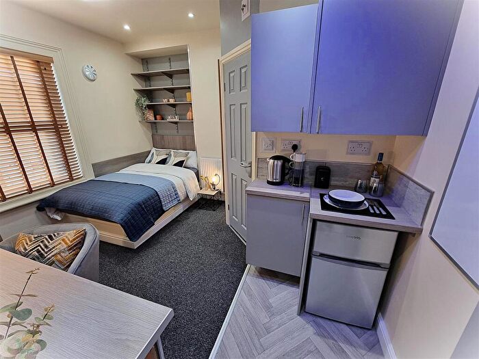 Studio To Rent In Rasen Lane - Studio For January, LN1