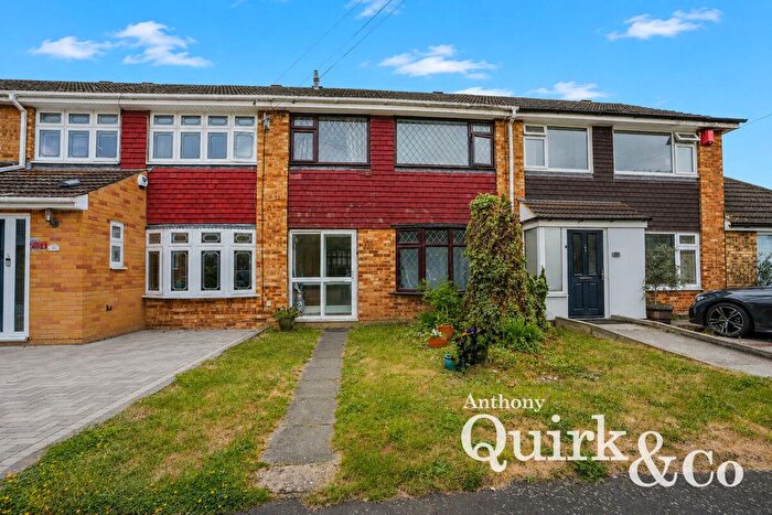 3 Bedroom Terraced House For Sale In Hawkinge Way, Hornchurch, RM12