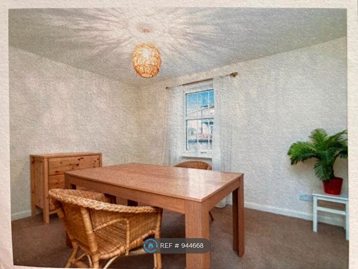 3 Bedroom Flat To Rent In Malbet Park, Edinburgh, EH16