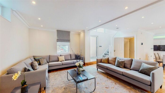 2 Bedroom Detached House To Rent In Warwick Gardens, Earls Court, W14