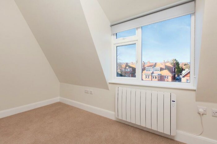 1 Bedroom Flat To Rent In Grove Road, Eastbourne, East Sussex, BN21