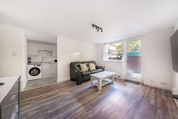 2 Bedroom Flat For Sale In Wessex Gardens Estate, Talbot Road, Notting Hill, London, W11