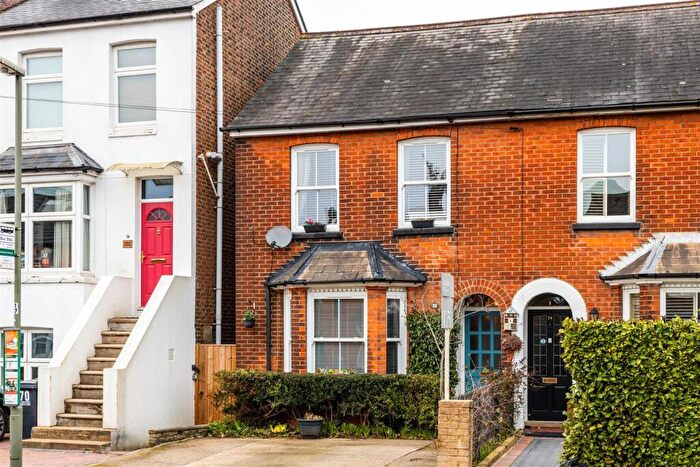 4 Bedroom Semi-Detached House For Sale In St. Johns Road, Redhill, RH1