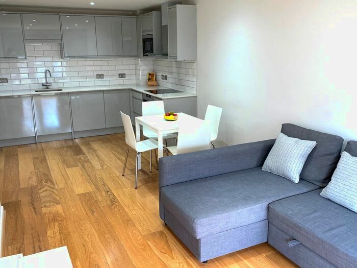 2 Bedroom Flat To Rent In Flat Signal House, Great Suffolk Street, London, SE1