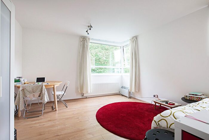 Studio To Rent In Victoria Villas, Richmond, TW9
