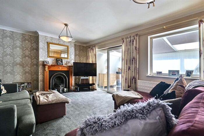 3 Bedroom Semi-Detached House For Sale In Davies Road, Exhall, CV7