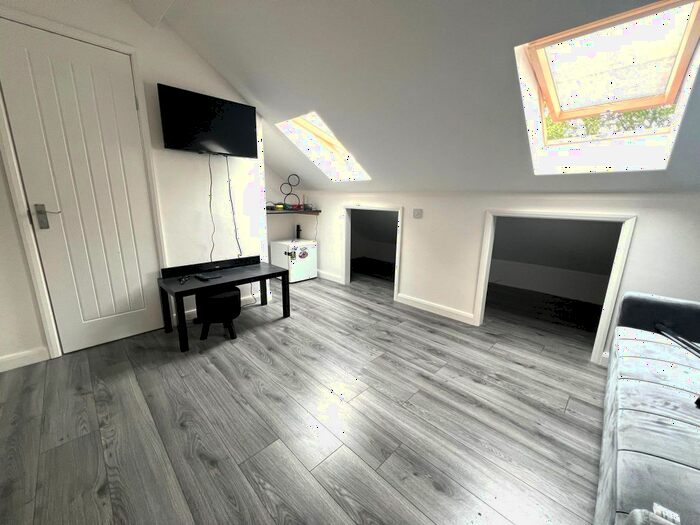 1 Bedroom Flat To Rent In Flat, Holbrook Lane, Coventry, CV6