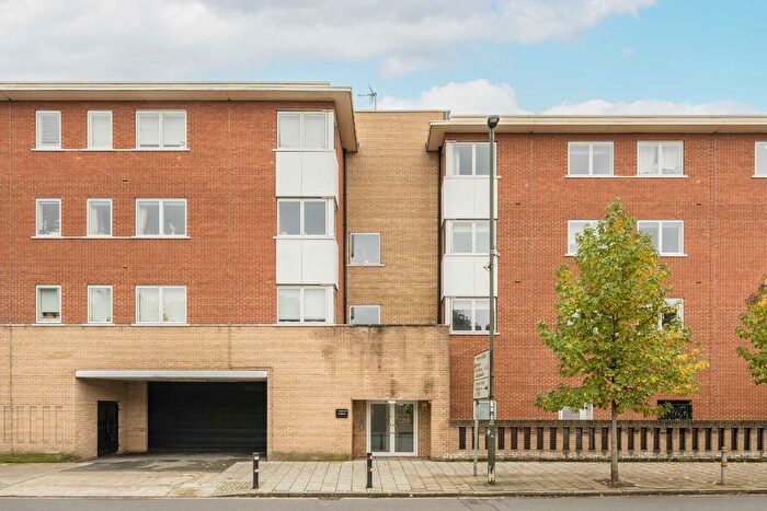 2 Bedroom Flat To Rent In Kingston Road, London, SW20