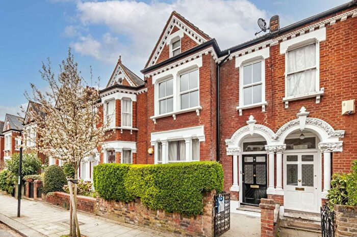 3 Bedroom Flat To Rent In Lessar Avenue, Clapham, SW4