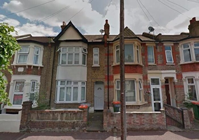 3 Bedroom End Terrace House To Rent In Colchester Avenue, Aldersbrook Manor, Aldersbrook Manor Park, Ilford, London, E12
