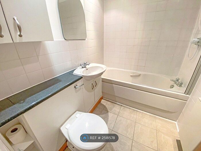 1 Bedroom Flat To Rent In Seymour Grove, Manchester, M16