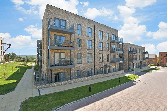 2 Bedroom Flat For Sale In Luctons Close, Loughton, Essex, IG10