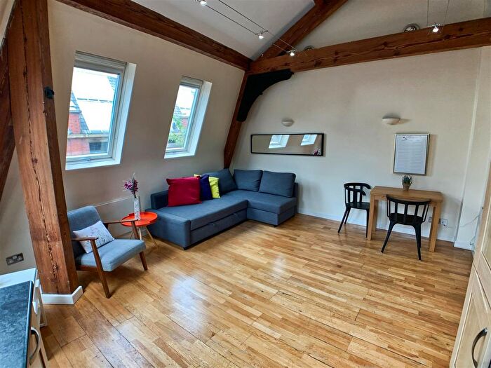 2 Bedroom Flat To Rent In Princess Street, Manchester, M1