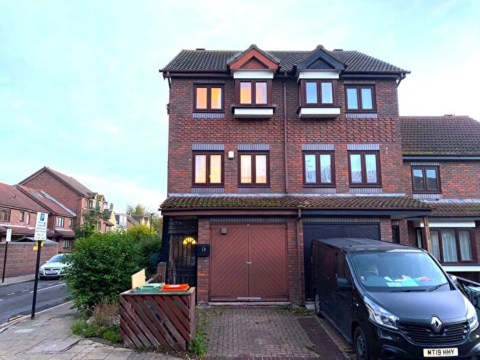 4 Bedroom Town House To Rent In Sorrel Gardens, Beckton, London, E6