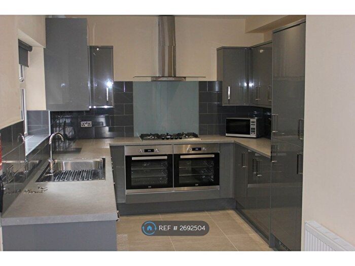 5 Bedroom Terraced House To Rent In Ruskin Avenue, Manchester, M14