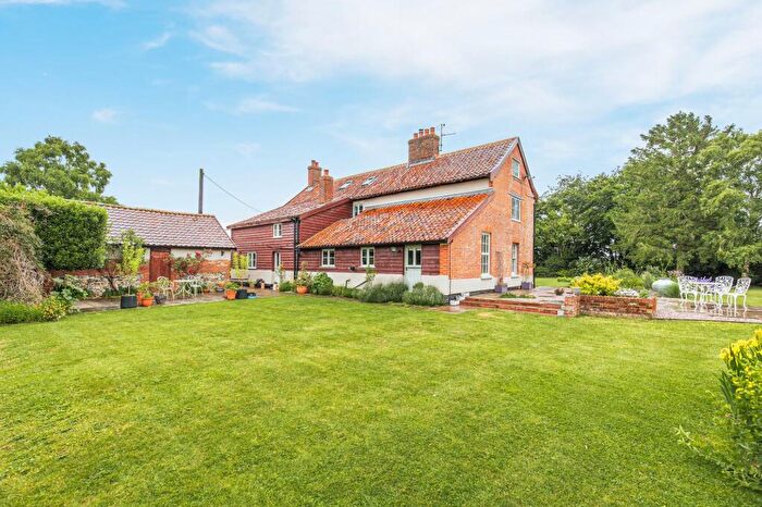 6 Bedroom Detached House For Sale In Chain Free Charming Reymerston Farmhouse On Over Half An Acre, NR9